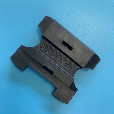 購入 Stenter機械はカーボン パッドを滑らせるSantexの部品をかいま見る物質的で黒い色を分ける online manufacture